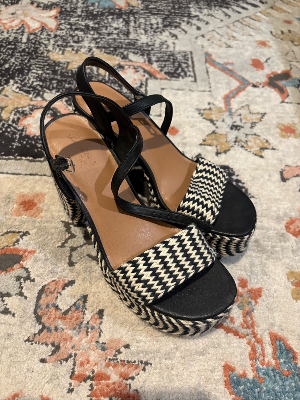 Universal thread platform heels - Picture 2 of 2